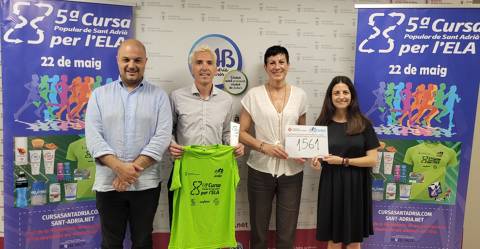 Entrega de cheque benéfico Cursa por la ELA Sant Adrià de Besòs