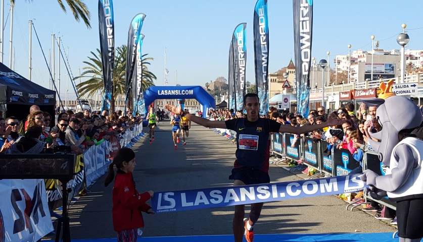 Abojuanak El Mehdi (Marruecos) y Jekaterina Patjuk (Estonia) ganan la 36ª San Silvestre del Masnou con cerca de 1.900 llegados