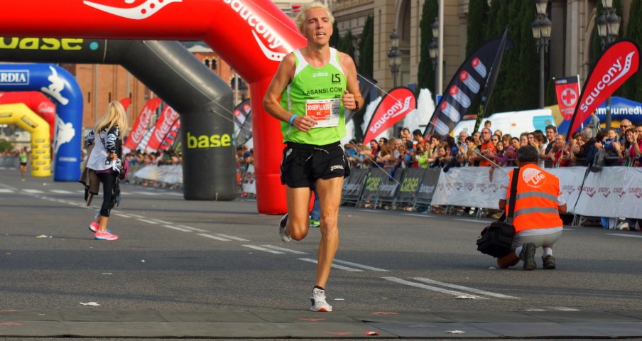 Hasna Bahom campeona y Blanco 6o en la 35 Carrera de La Mercè