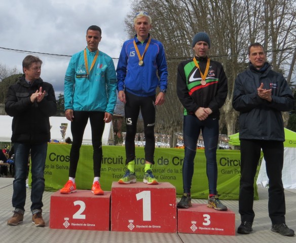 El equipo de La Sansi femenino y Jose Luis Blanco campeones en el campeonato catalán de cross veterano en Caldes de Malavella