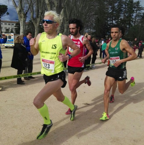 El equipo de La Sansi femenino y Jose Luis Blanco campeones en el campeonato catalán de cross veterano en Caldes de Malavella