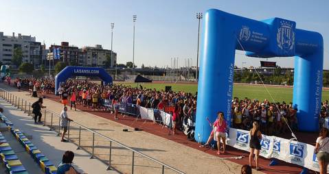 Gran matinal en la X Carrera popular de fiesta Mayor de Santa Coloma de Gramenet con 1.600 inscritos