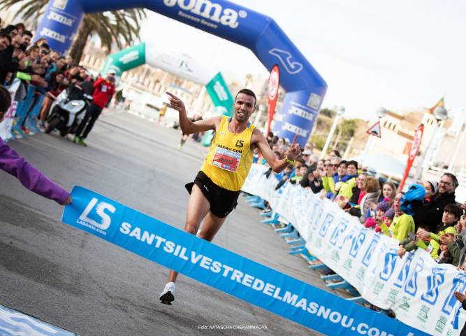 La San Silvestre más antigua se celebró hoy en El Masnou con victorias de El Bannouri y Patjuk