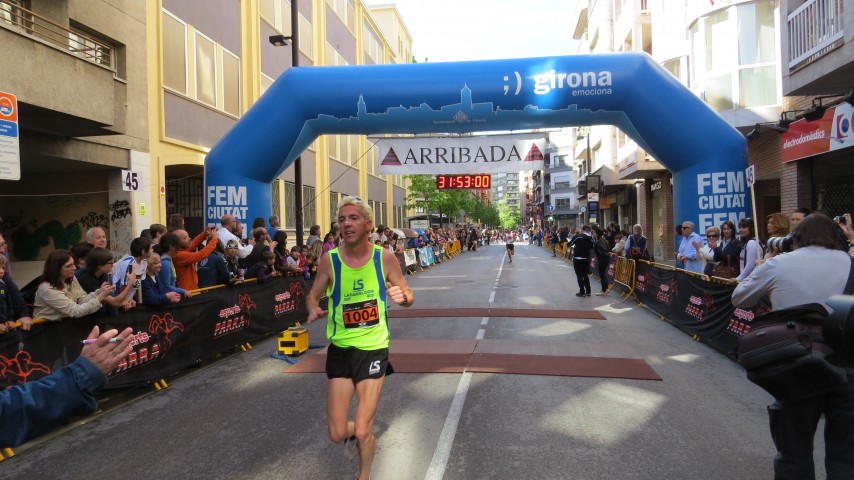 Blanco ganador de la 27ª edición de los 10km de Girona “Esports Parra”