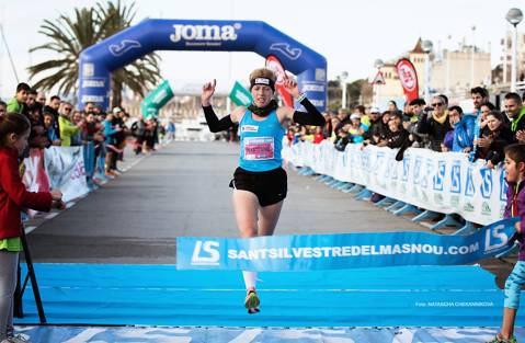 Reconocimiento a Laura Luelmo en la única San Silvestre para mujeres en España. San Silvestre del Masnou 26/12/18 llegando a los 1.900 inscrit@s