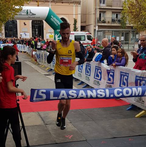 Edgars Sumskis i Angelica Esparza La Sansi i La Sansi guanyen el campionat català de muntanya a la 33a pujada i baixada a Guanta (Sentmenat) 