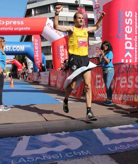 Gran matinal en la 4ª carrera Correos Express Sant Adrià por la Ela con 1.265 inscritos solidarios