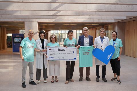 Delivery of €2,690 recaptats in the 8th solidarity course of Sant Adrià per l’ELA