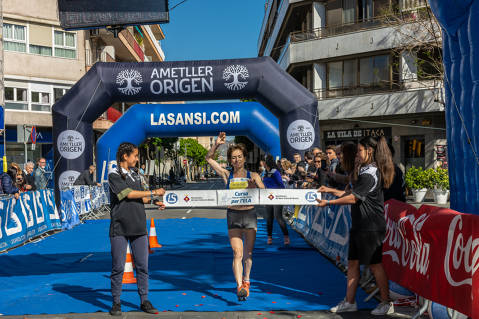 Emotiva matinal en la 6a carrera benéfica por la ELA en Sant Adrià de Besòs