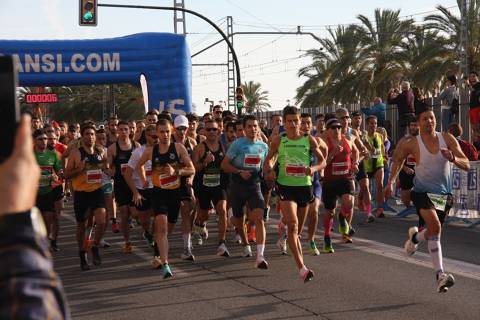 La Sansi i l’Ajuntament del Masnou, amb el patrocini de Heppner, han organitzat avui la 43a Sant Silvestre del Masnou, una cursa de 5K amb circuit homologat pels carrers del municipi maresmenc, sent la Sant Silvestre més antiga de Catalunya.